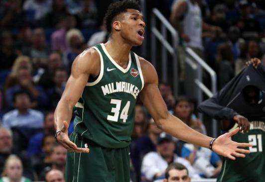 球迷：他活成了我们的骄傲