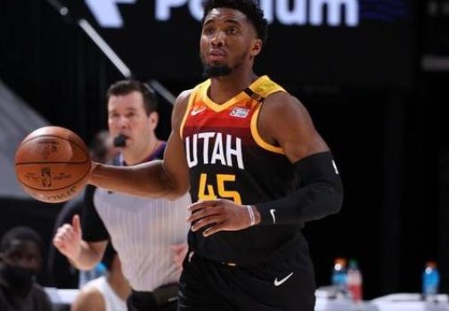 官方：库拉索主帅艾德沃卡特因家事暂离球队，由助教率队迎战牙买加